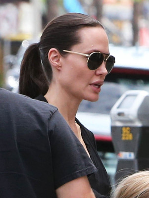 Angelina Jolie pic #786743