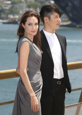 Angelina Jolie pic #743754