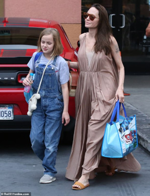 Angelina Jolie pic #1142269