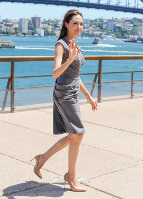 Angelina Jolie pic #742130