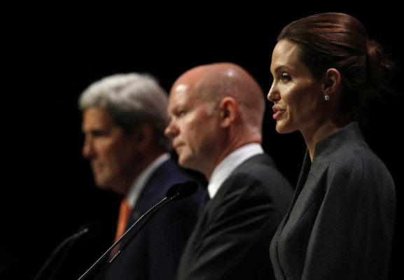 Angelina Jolie pic #713495