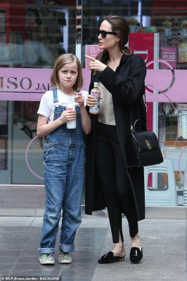 Angelina Jolie pic #1129730