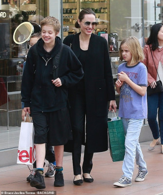 Angelina Jolie pic #1107790