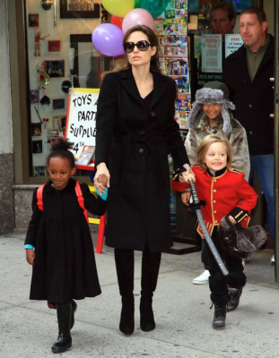 Angelina Jolie pic #422839