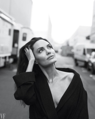 Angelina Jolie pic #953785