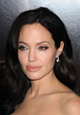 Angelina Jolie pic #495521