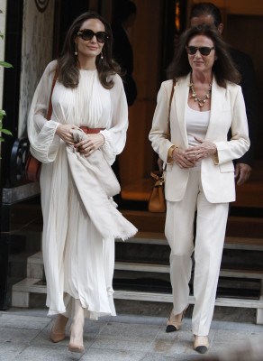 Angelina Jolie pic #1155540