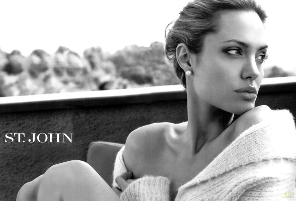 Angelina Jolie pic #79323