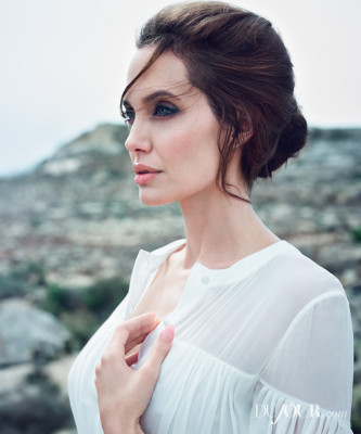Angelina Jolie pic #743020