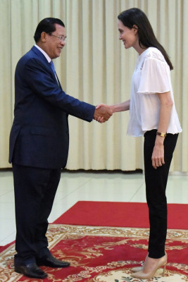 Angelina Jolie pic #798087