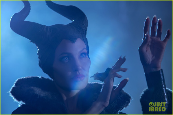 Angelina Jolie pic #681723
