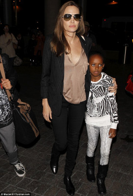 Angelina Jolie pic #684825