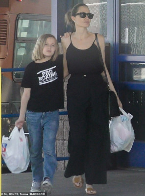 Angelina Jolie pic #1154051