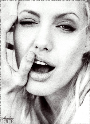 Angelina Jolie pic #213580