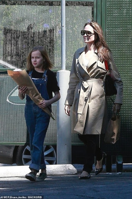Angelina Jolie pic #1119847