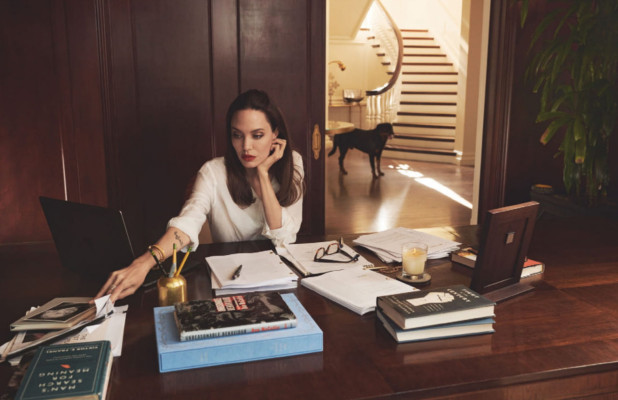 Angelina Jolie pic #1247789