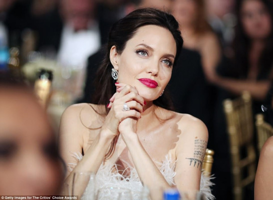 Angelina Jolie pic #997877