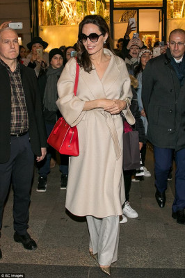 Angelina Jolie pic #1003788