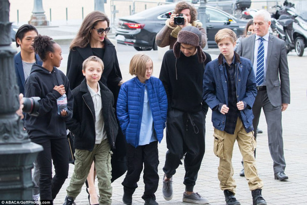 Angelina Jolie pic #1004186