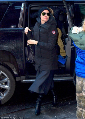 Angelina Jolie pic #990170