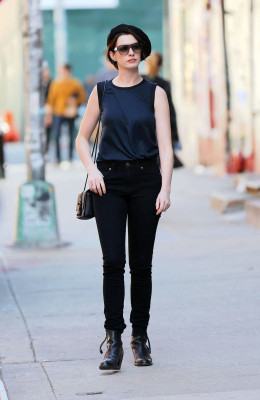 Anne Hathaway pic #740158