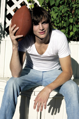 Ashton Cutcher pic #357400