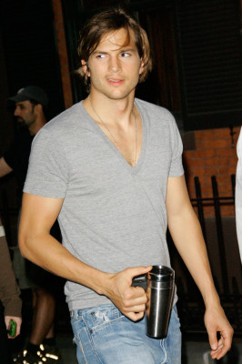 photo 3 in Ashton Cutcher gallery [id83487] -0001-11-30 00:00:00