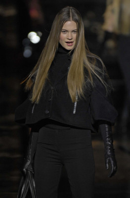 Behati Prinsloo pic #223311