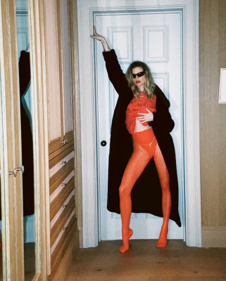 photo 4 in Behati Prinsloo gallery [id1367545] 2025-03-12 00:00:00