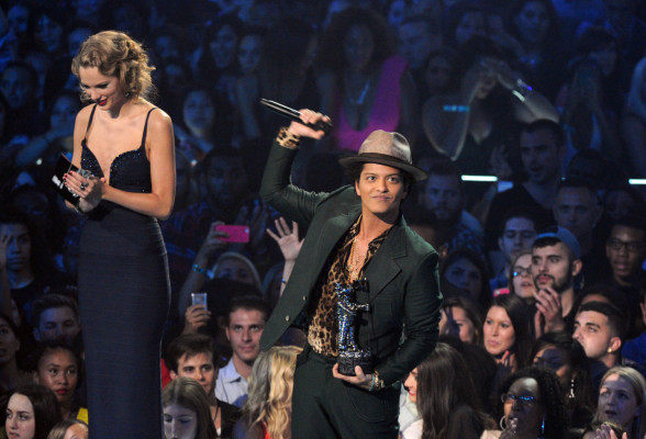 photo 4 in Bruno Mars gallery [id629625] 2013-09-02 00:00:00