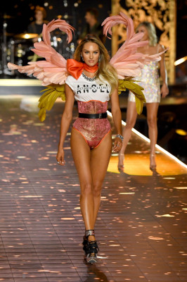 Candice Swanepoel pic #1081046