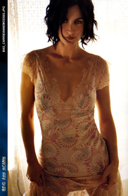 Carrie Anne Moss pic #3549