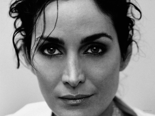 Carrie Anne Moss pic #119519