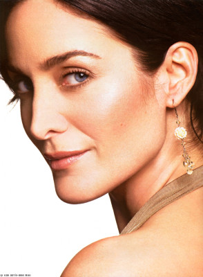Carrie Anne Moss pic #214525