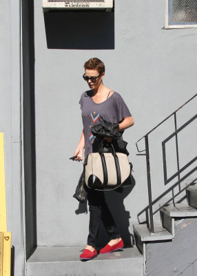Charlize Theron pic #573424