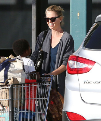 Charlize Theron pic #751432