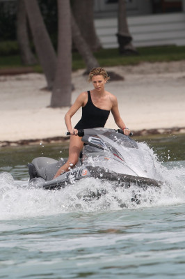 Charlize Theron pic #682167