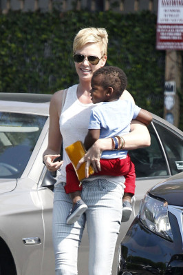 Charlize Theron pic #632447