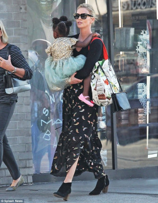 Charlize Theron pic #990162