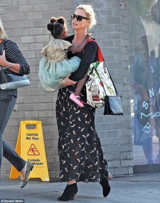 Charlize Theron pic #990163