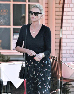Charlize Theron pic #990161
