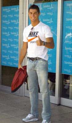 photo 28 in Cristiano Ronaldo gallery [id171998] 2009-07-16 00:00:00