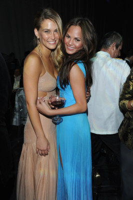 Christine Teigen pic #413485