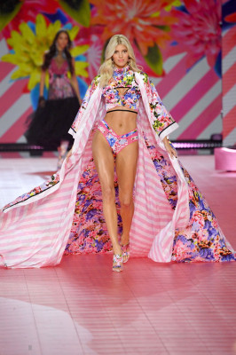 Devon Windsor pic #1081815