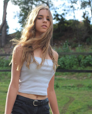 Emily Feld pic #1046904