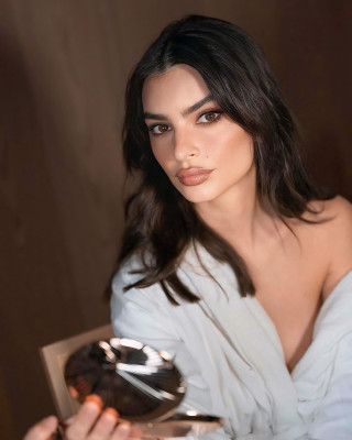 photo 6 in Emily Ratajkowski gallery [id1351747] 2024-06-09 00:00:00