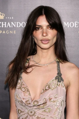 photo 25 in Emily Ratajkowski gallery [id1318355] 2022-12-26 00:00:00