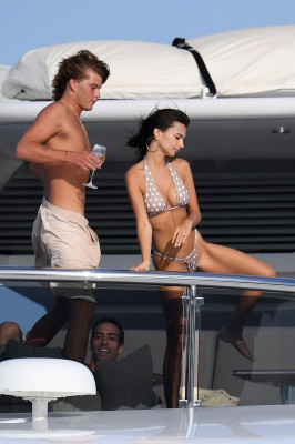Emily Ratajkowski pic #1059061