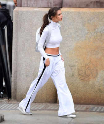 Emily Ratajkowski pic #927496