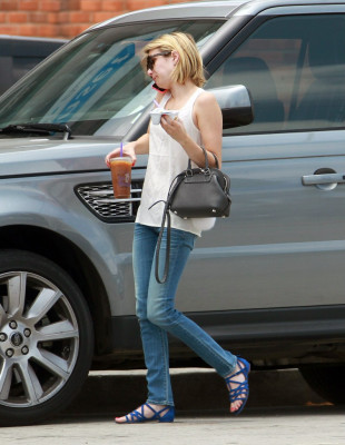 Emma Roberts pic #711038